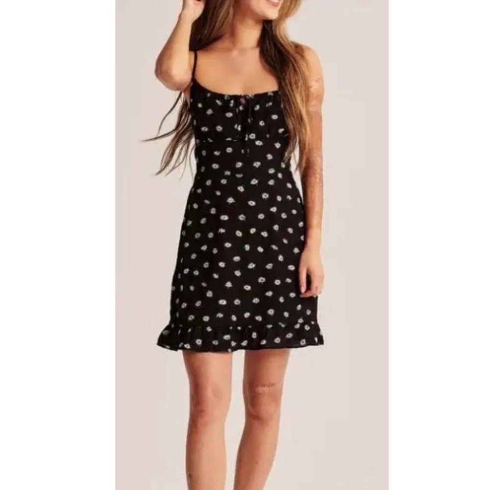 Abercrombie Black and White Daisy Babydoll Dress 🌼🤍NWOT